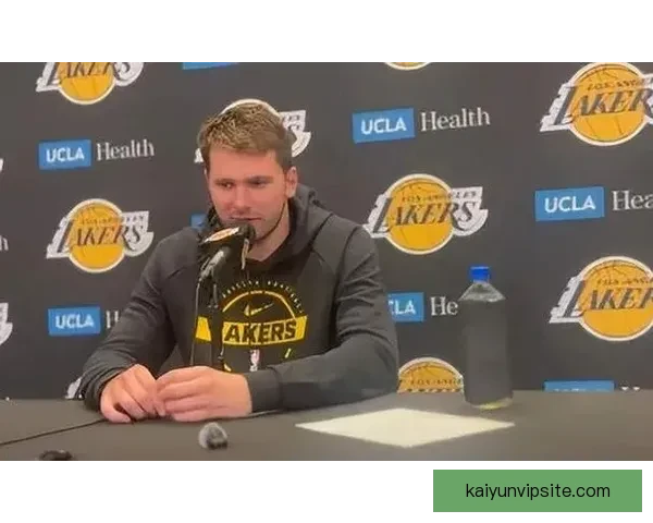 雷迪克赞东契奇末节表现堪称教科书 詹姆斯状态让自己感到身材走样